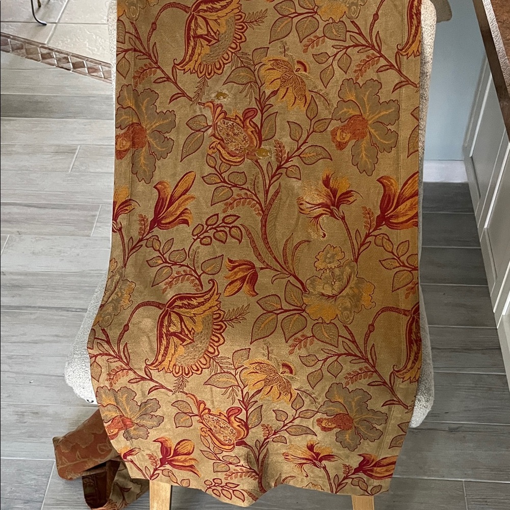 Pottery Barn VTG long table runner floral tapestry rayon blend red tan 18”x108”